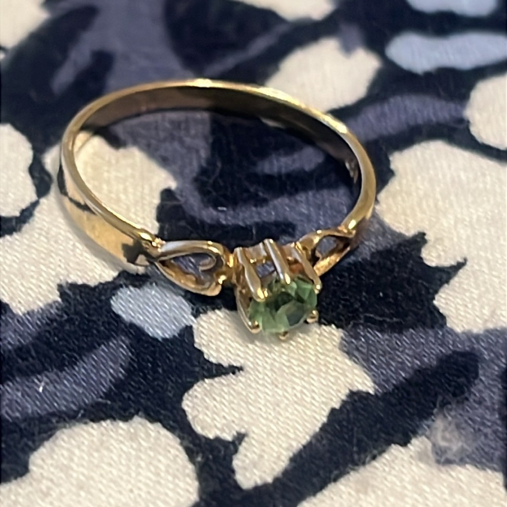 10k gold periodot ring